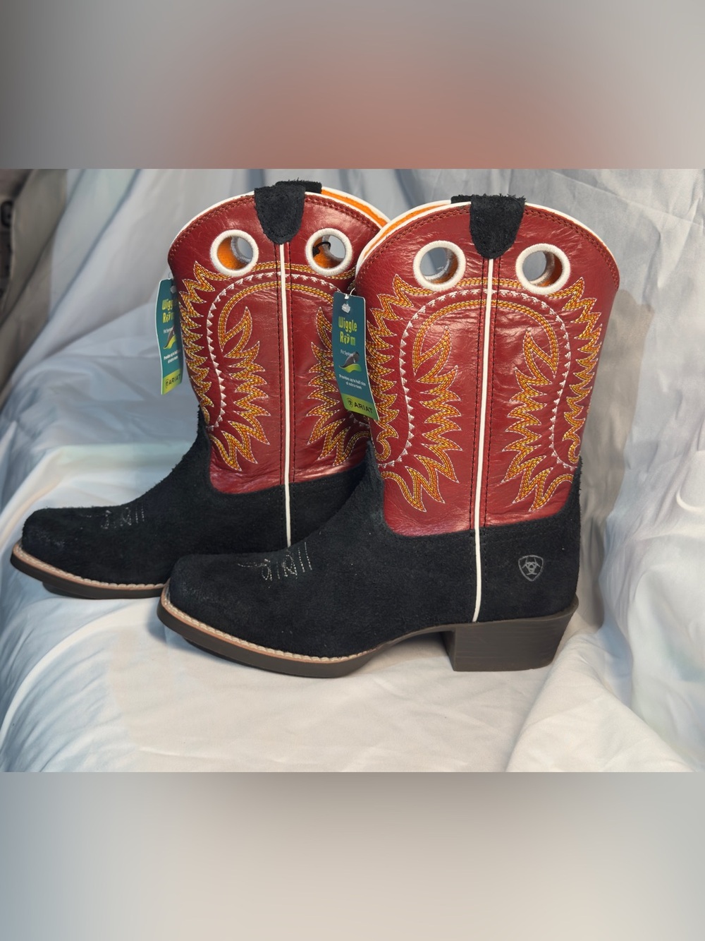 Ariat Kids Derby Monroe Western Cowboy Boots Size 2 NWT Black Crimson
